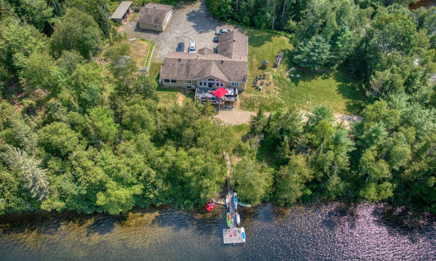Chalet l'Érable / Chalets Rochon / Vue sur le lac Rochon