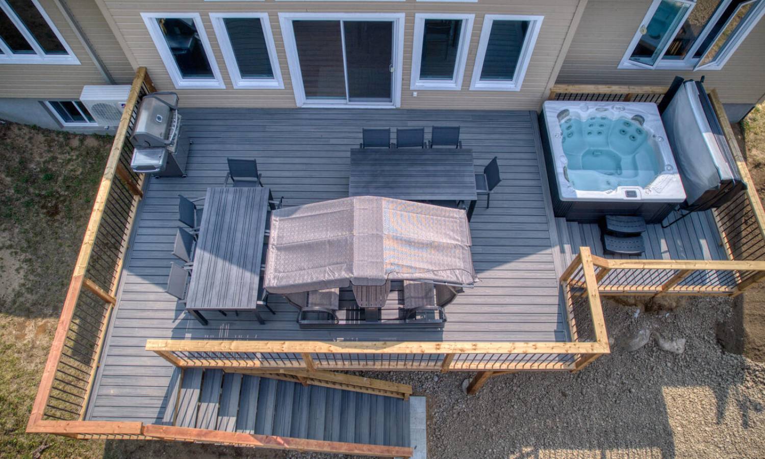 Chalet l'Érable / Chalets Rochon / terrasse avec spa